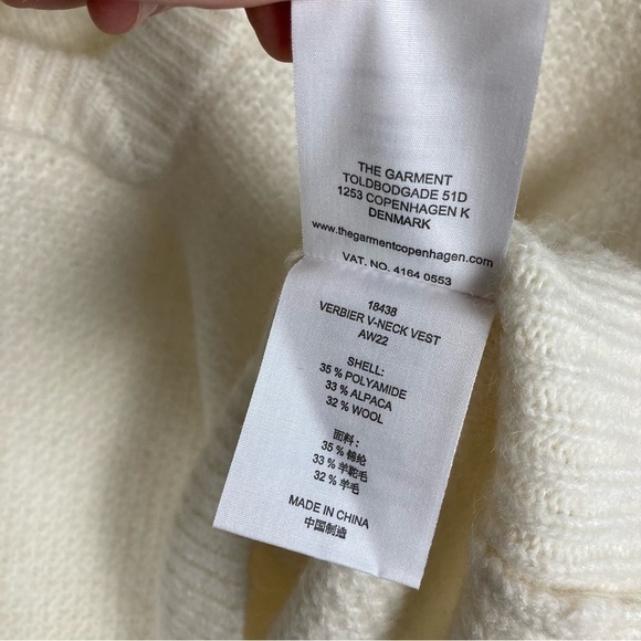 The Garment Verbier V-Neck Vest - Picture 5 of 6